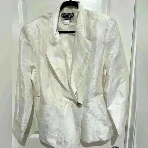 white Mystique collection by Ben Marc Blazer with a silver embellished button - Picture 1 of 4
